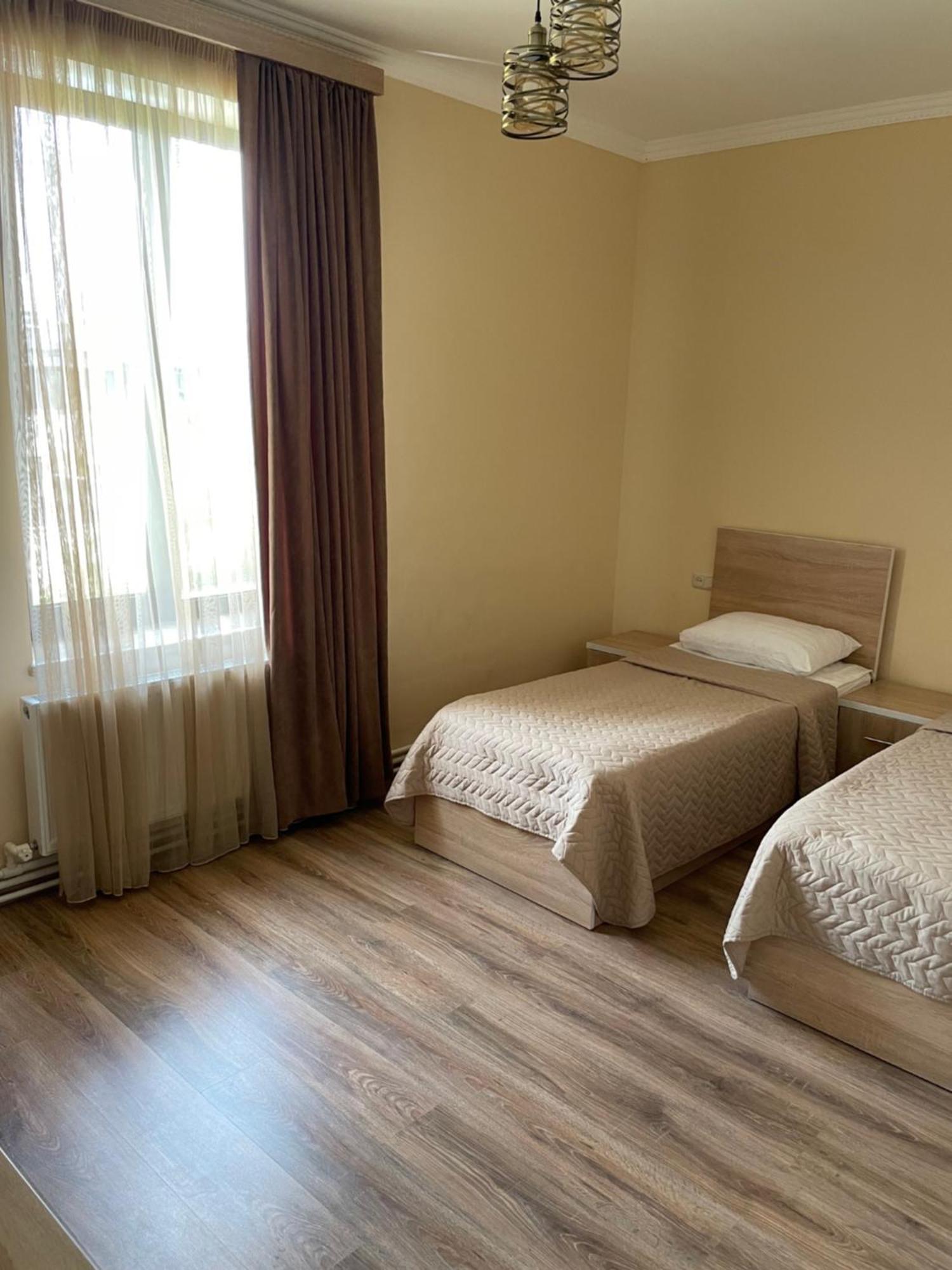 Decca Hotel エレバン エクステリア 写真