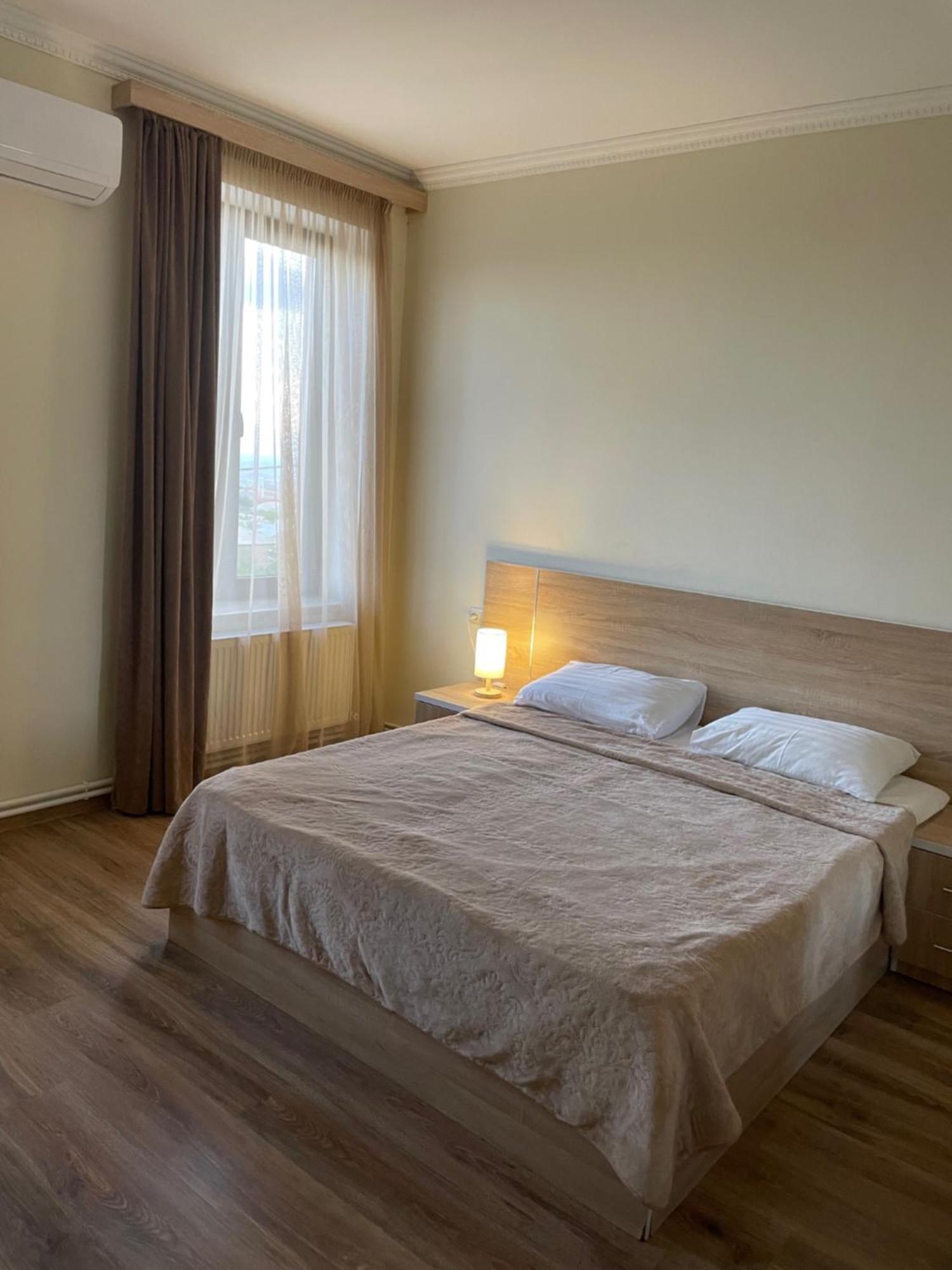 Decca Hotel エレバン エクステリア 写真