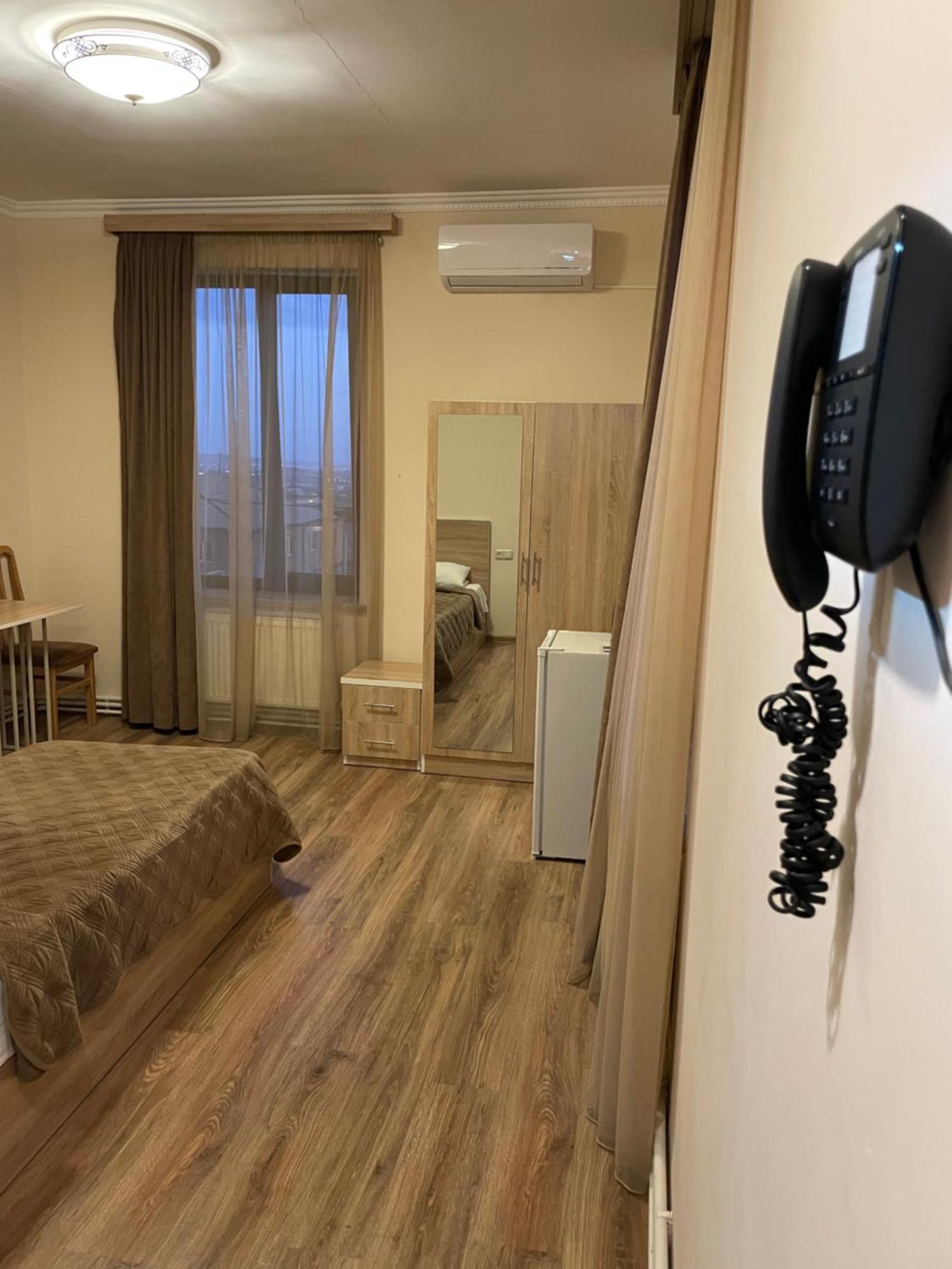Decca Hotel エレバン エクステリア 写真