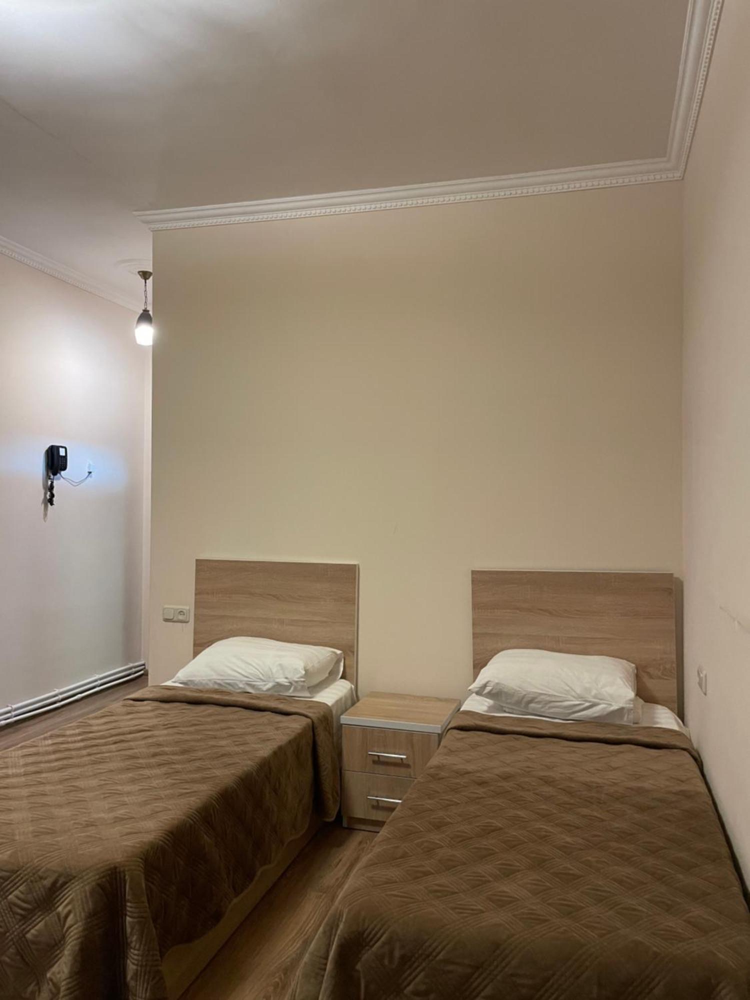 Decca Hotel エレバン エクステリア 写真